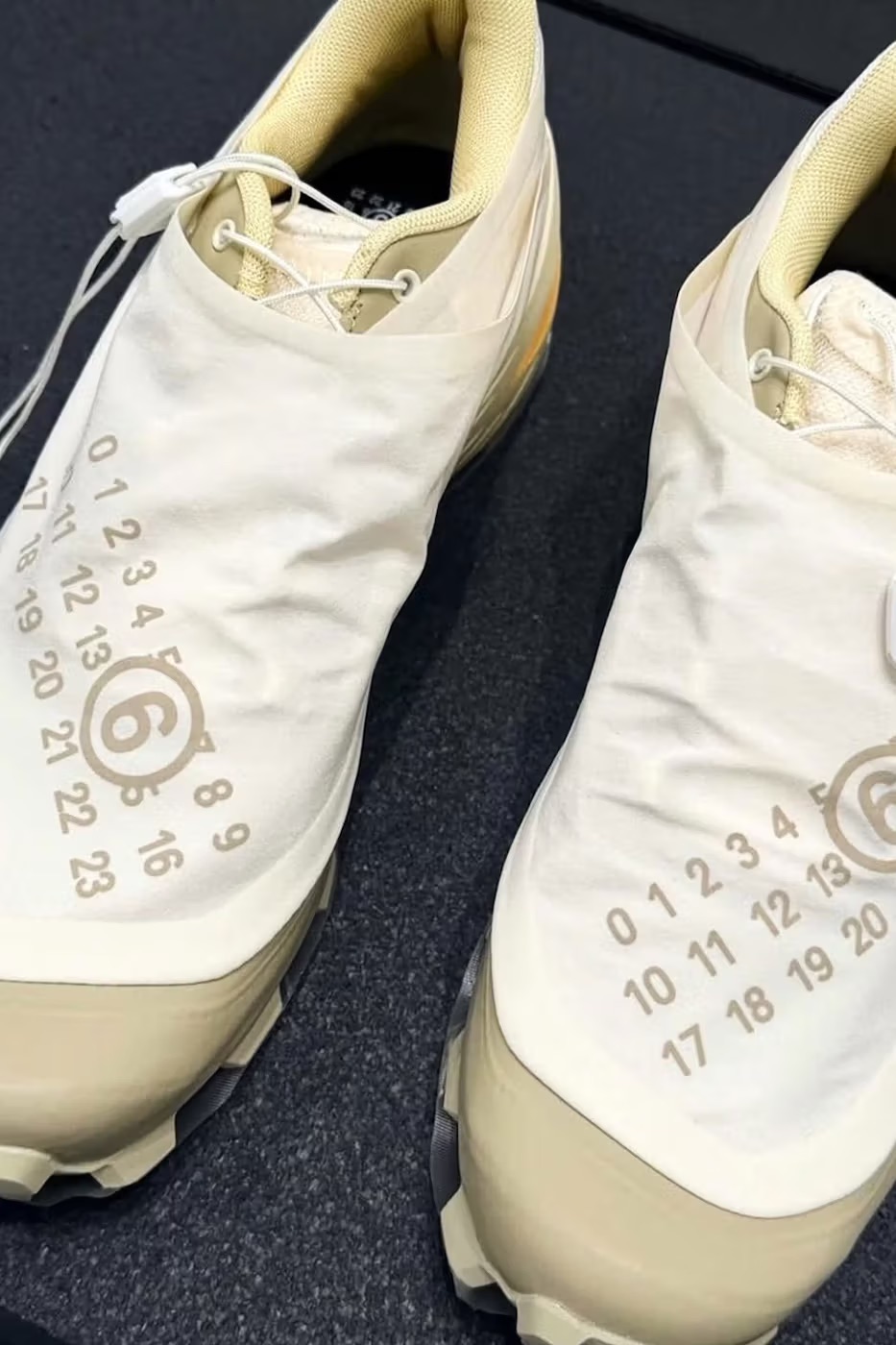 MM6 Maison Margiela и Salomon выпустят летнюю коллекцию обуви (фото 1)