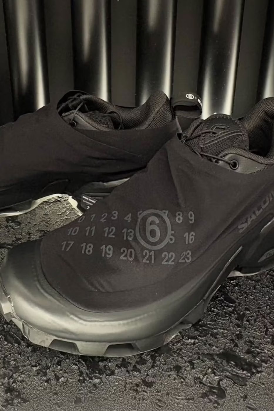 MM6 Maison Margiela и Salomon выпустят летнюю коллекцию обуви (фото 6)