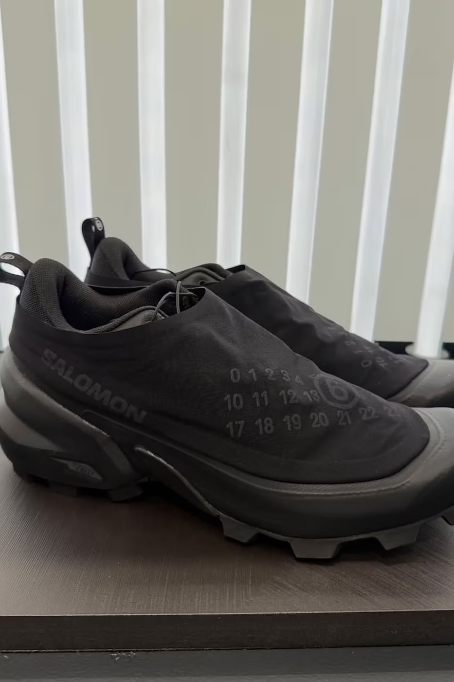 MM6 Maison Margiela и Salomon выпустят летнюю коллекцию обуви (фото 4)