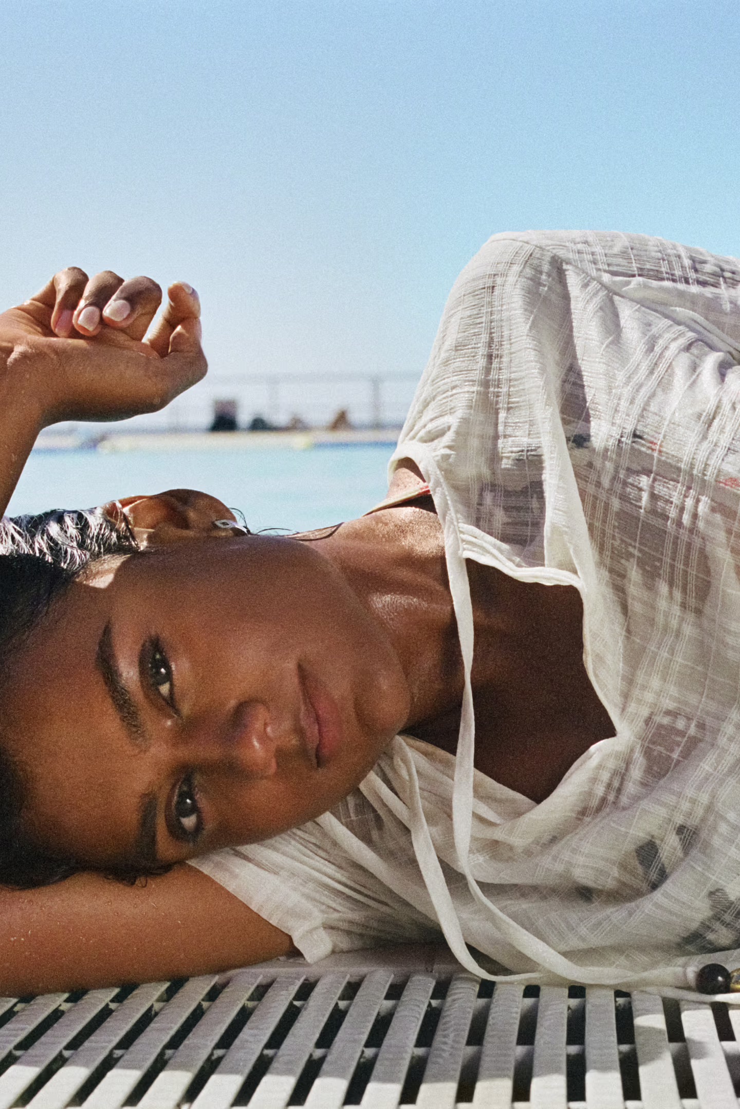 Актриса Симон Эшли снялась в летнем кампейне Burberry (фото 9)