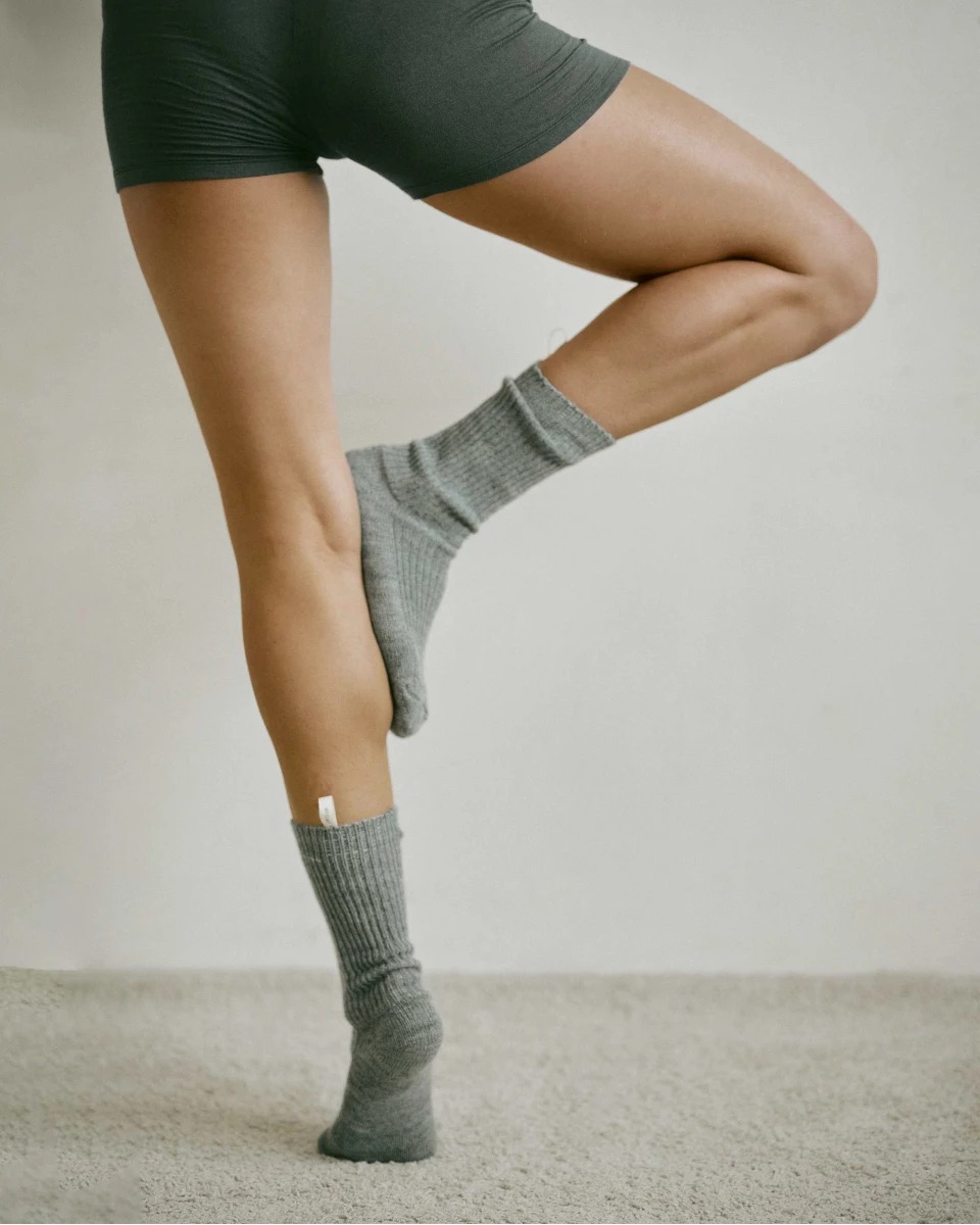 Как у Prada и даже лучше: гетры и носки, которые хочется носить весной-2026 (фото 11)