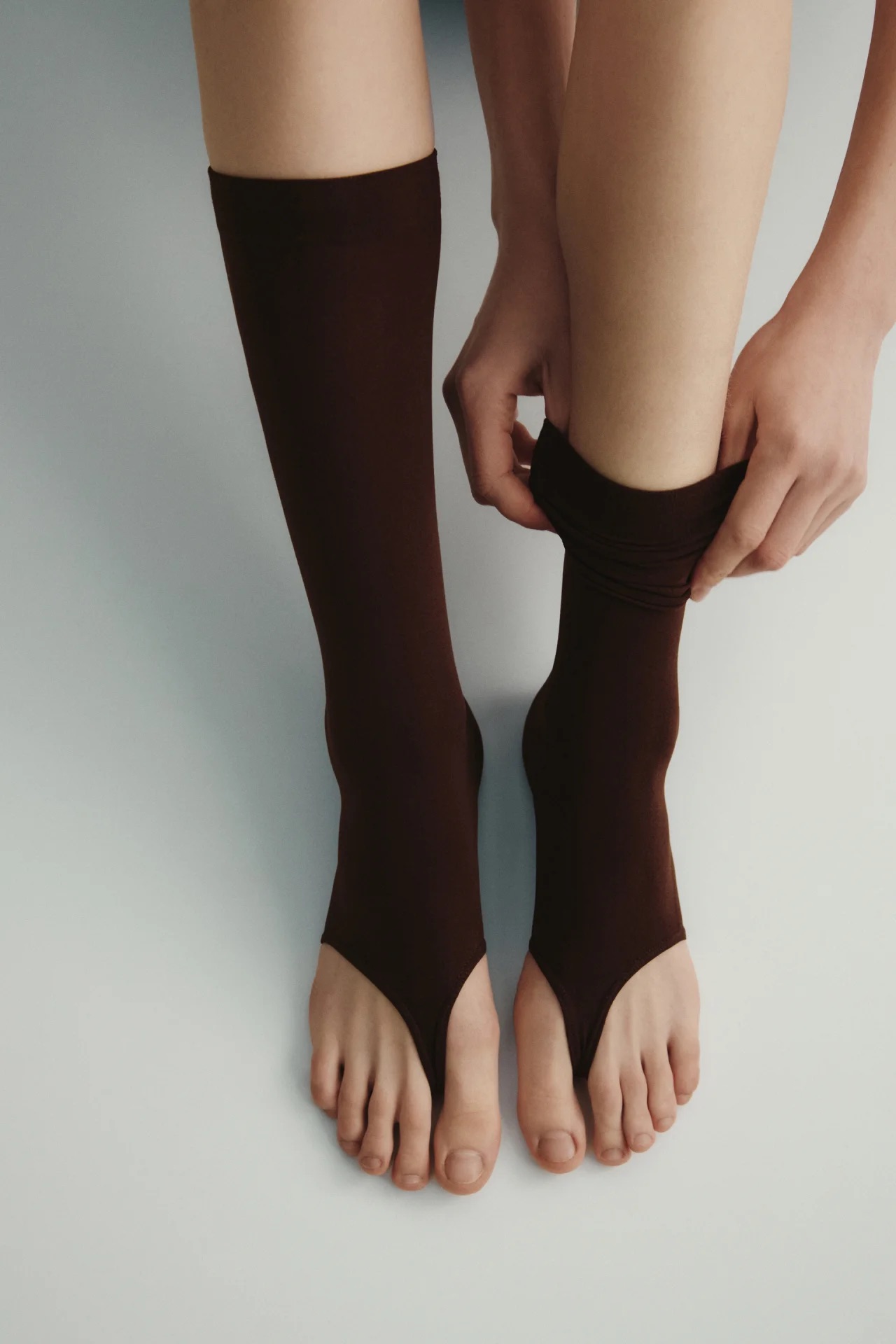 Как у Prada и даже лучше: гетры и носки, которые хочется носить весной-2026 (фото 15)