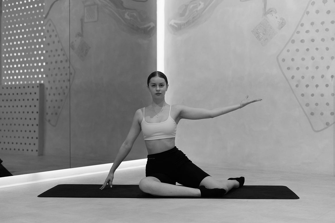 Какие упражнения помогут снять стресс за 15 минут? Показывает тренер (фото 2)