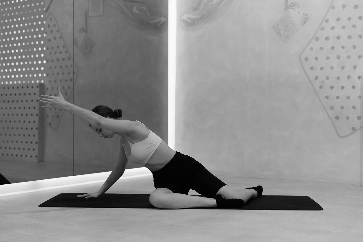 Какие упражнения помогут снять стресс за 15 минут? Показывает тренер (фото 5)