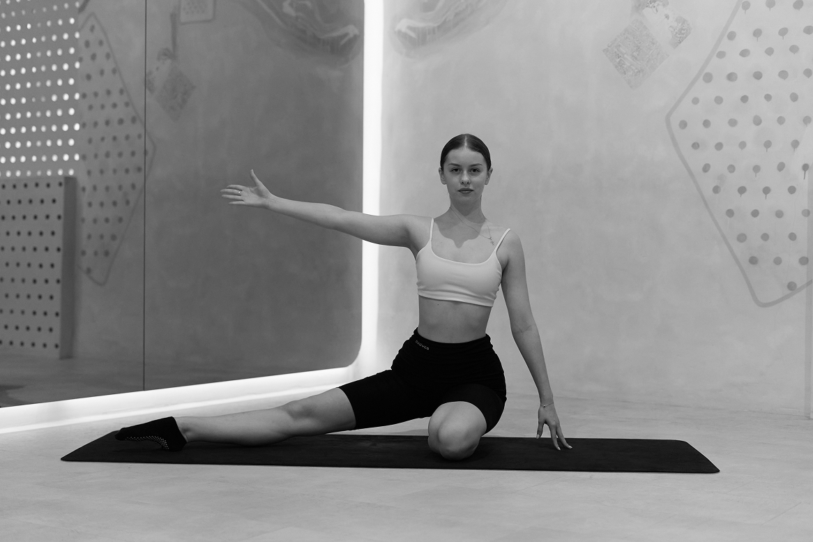 Какие упражнения помогут снять стресс за 15 минут? Показывает тренер (фото 6)