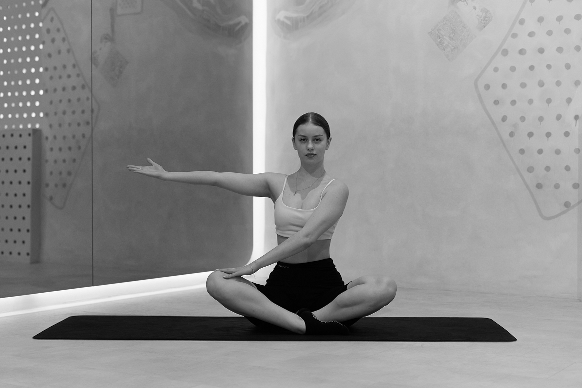 Какие упражнения помогут снять стресс за 15 минут? Показывает тренер (фото 8)