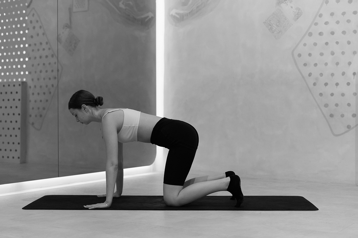 Какие упражнения помогут снять стресс за 15 минут? Показывает тренер (фото 10)