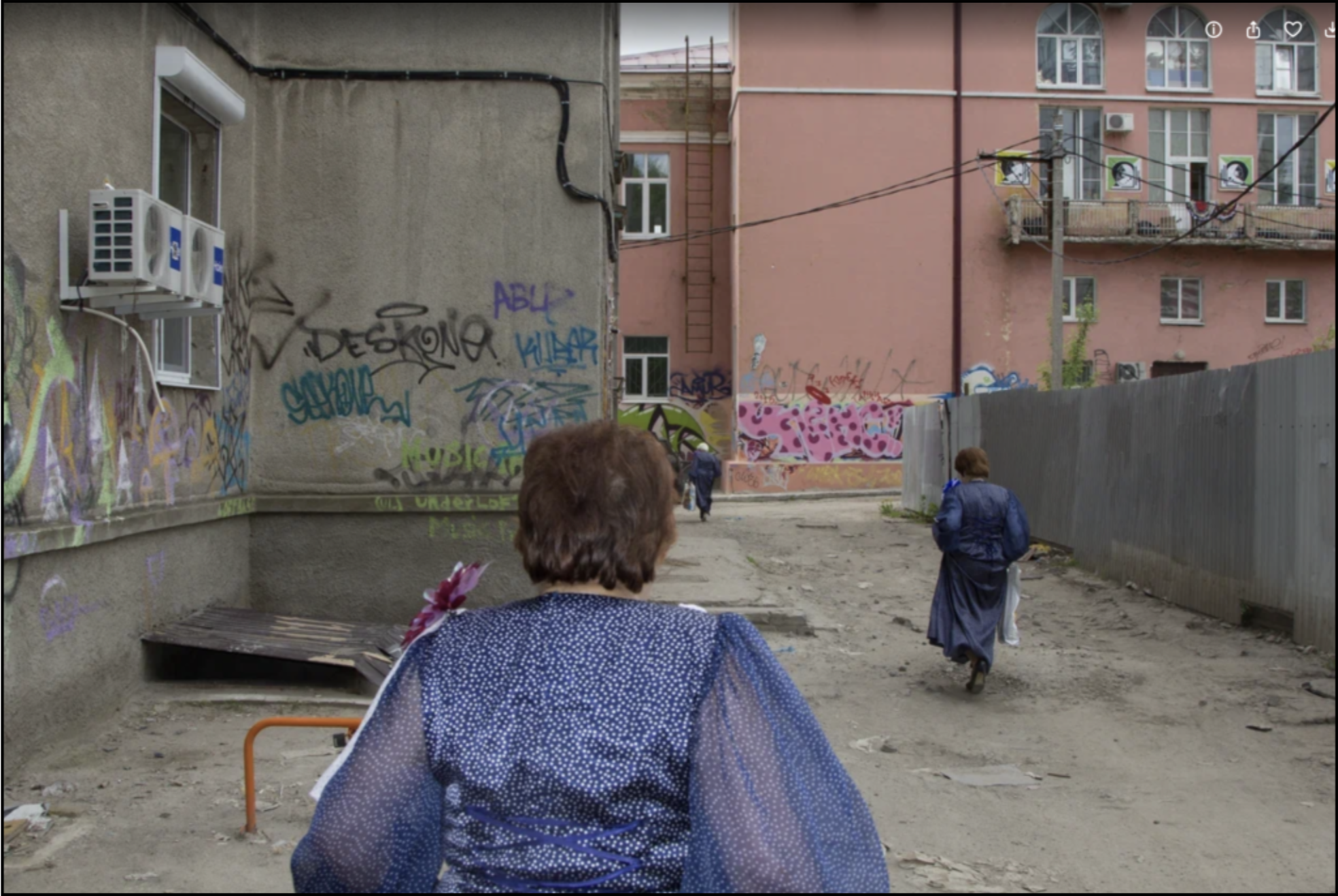 Практики присутствия и хрупкость перехода: что посмотреть на ярмарке |catalog| — выбор BURO. (фото 11)