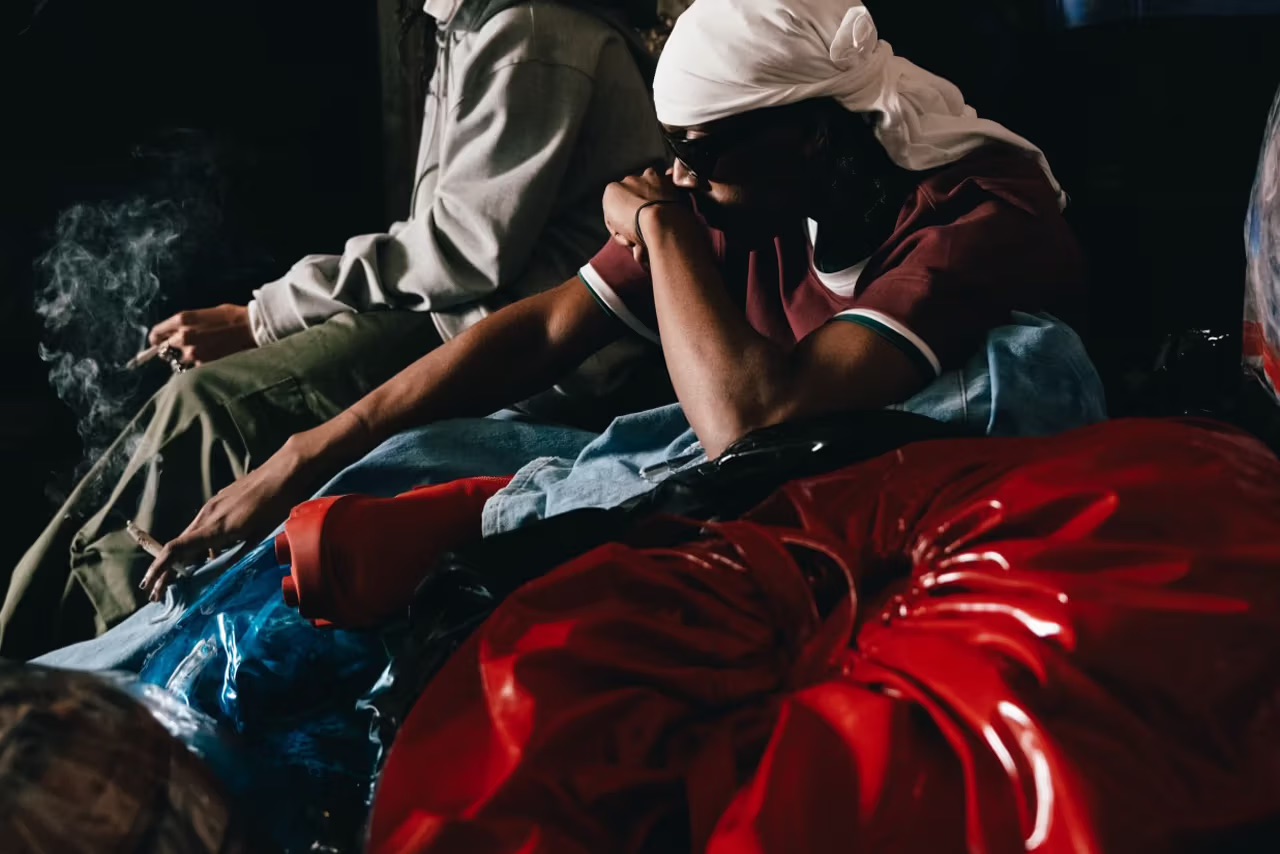 Дизайн-студия A$AP Rocky представила диван из мусорных мешков (фото 5)