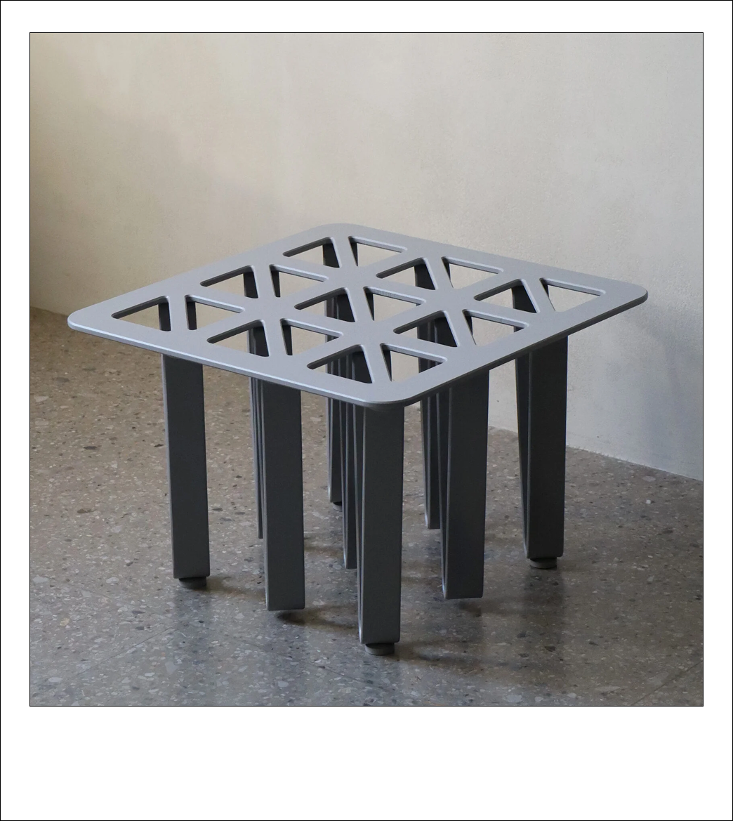 Стоят на ножках твердо. Лучшие журнальные столики от российских брендов (фото 3)