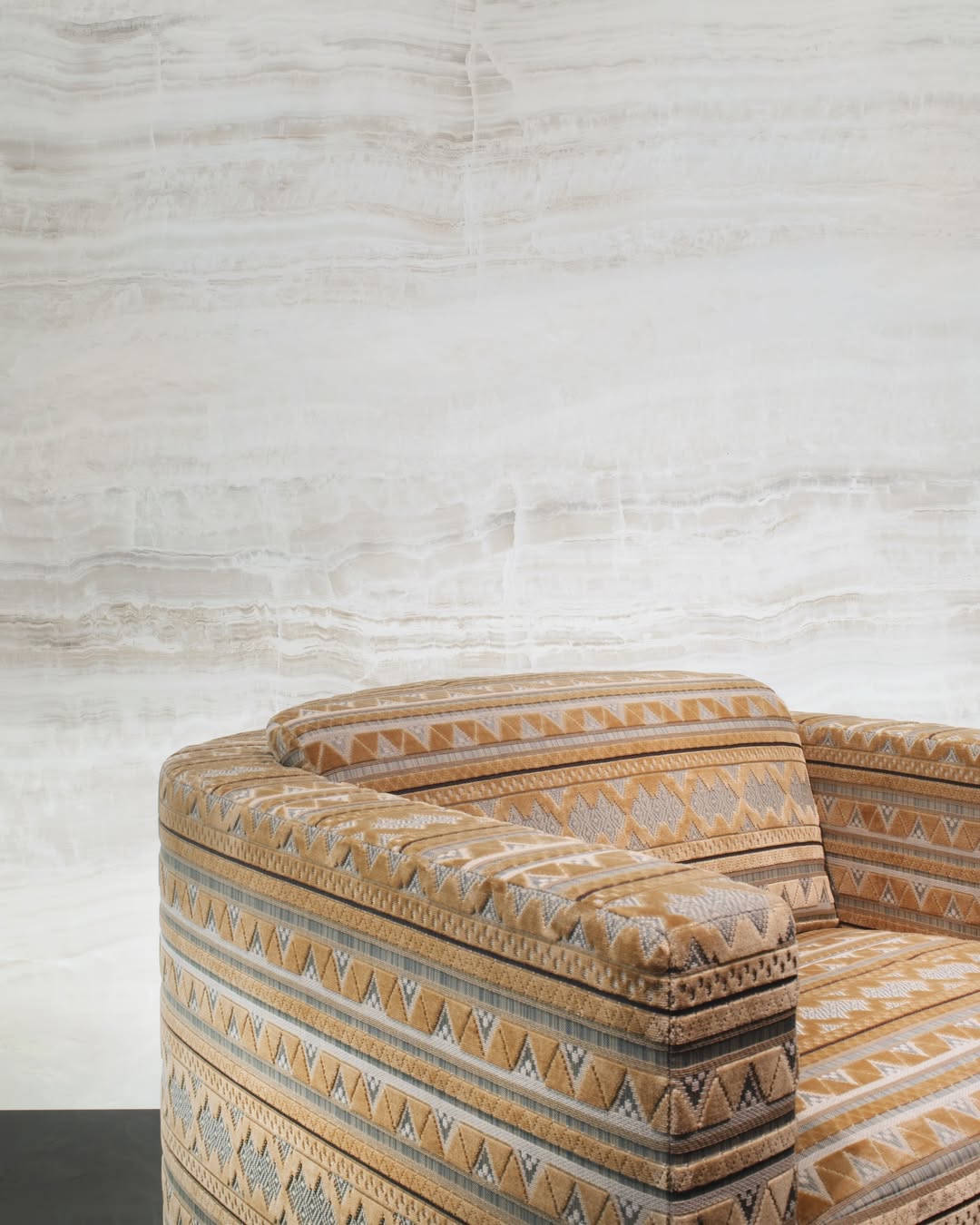 Студия Armani/Casa показала новую коллекцию мебели (фото 3)