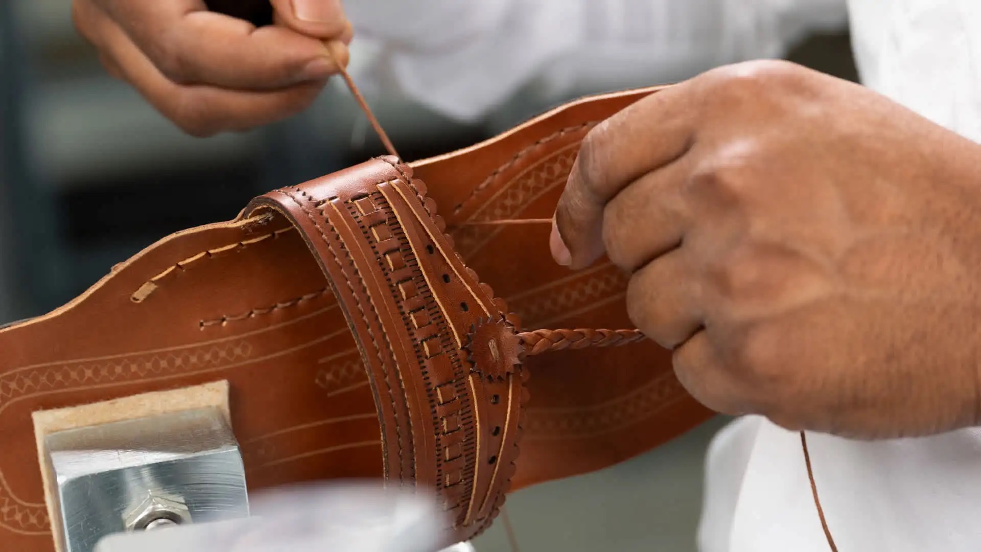 Prada выпускает босоножки, вдохновленные традиционными индийскими сандалиями (фото 3)