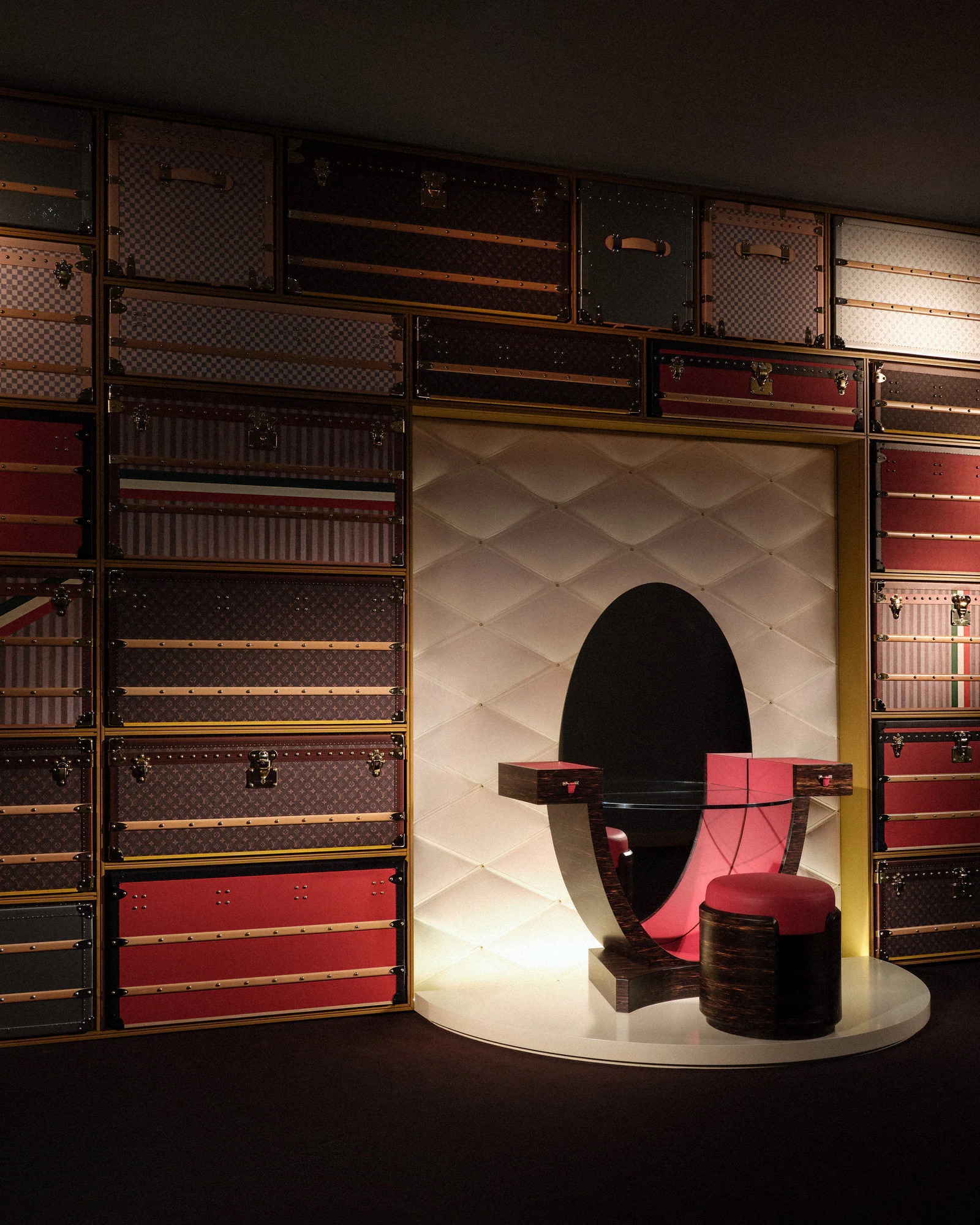 Кресла-томаты и столы из бумаги: хайлайты Недели дизайна в Милане 2026. Выбор BURO. (фото 15)