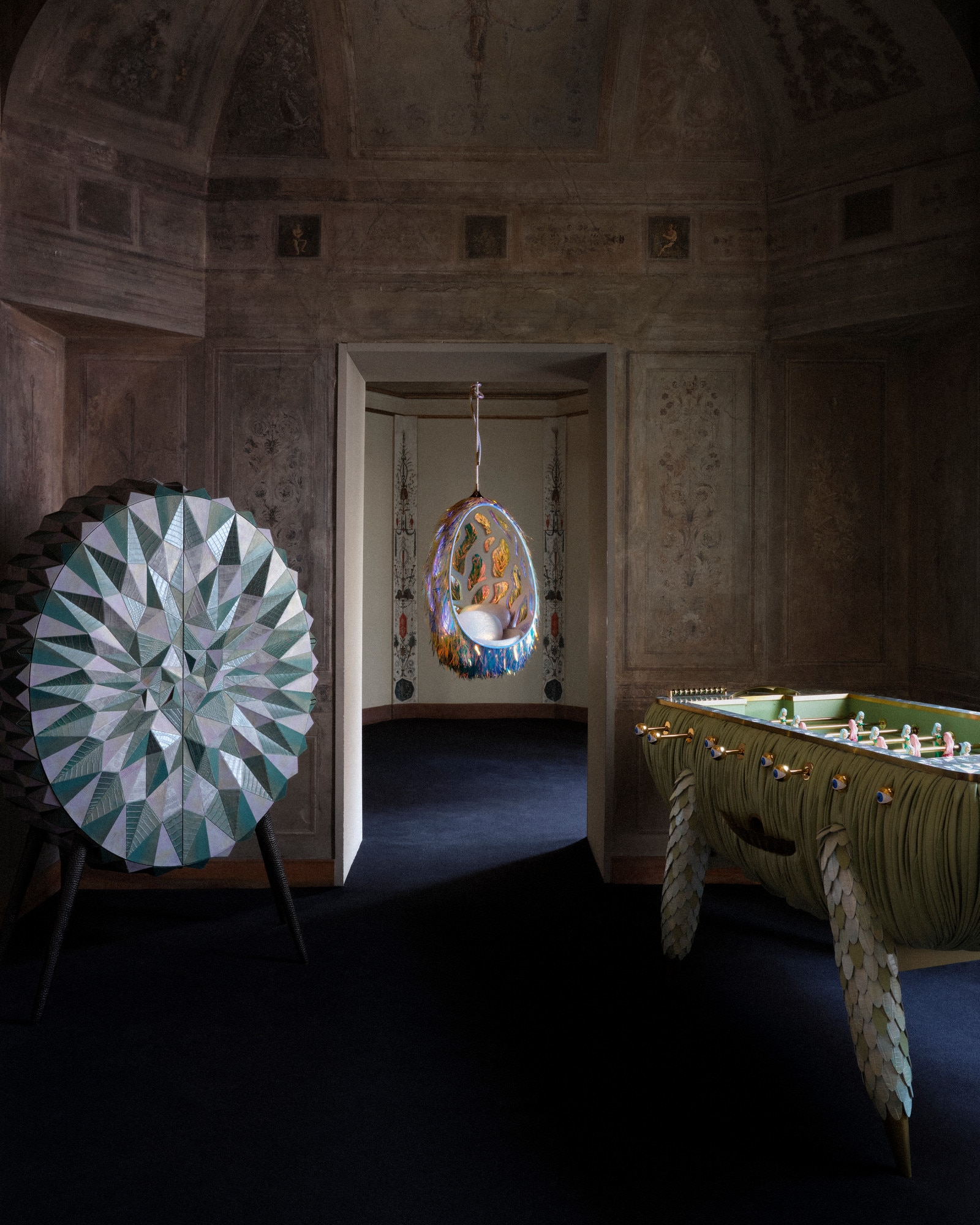 Кресла-томаты и столы из бумаги: хайлайты Недели дизайна в Милане 2026. Выбор BURO. (фото 21)