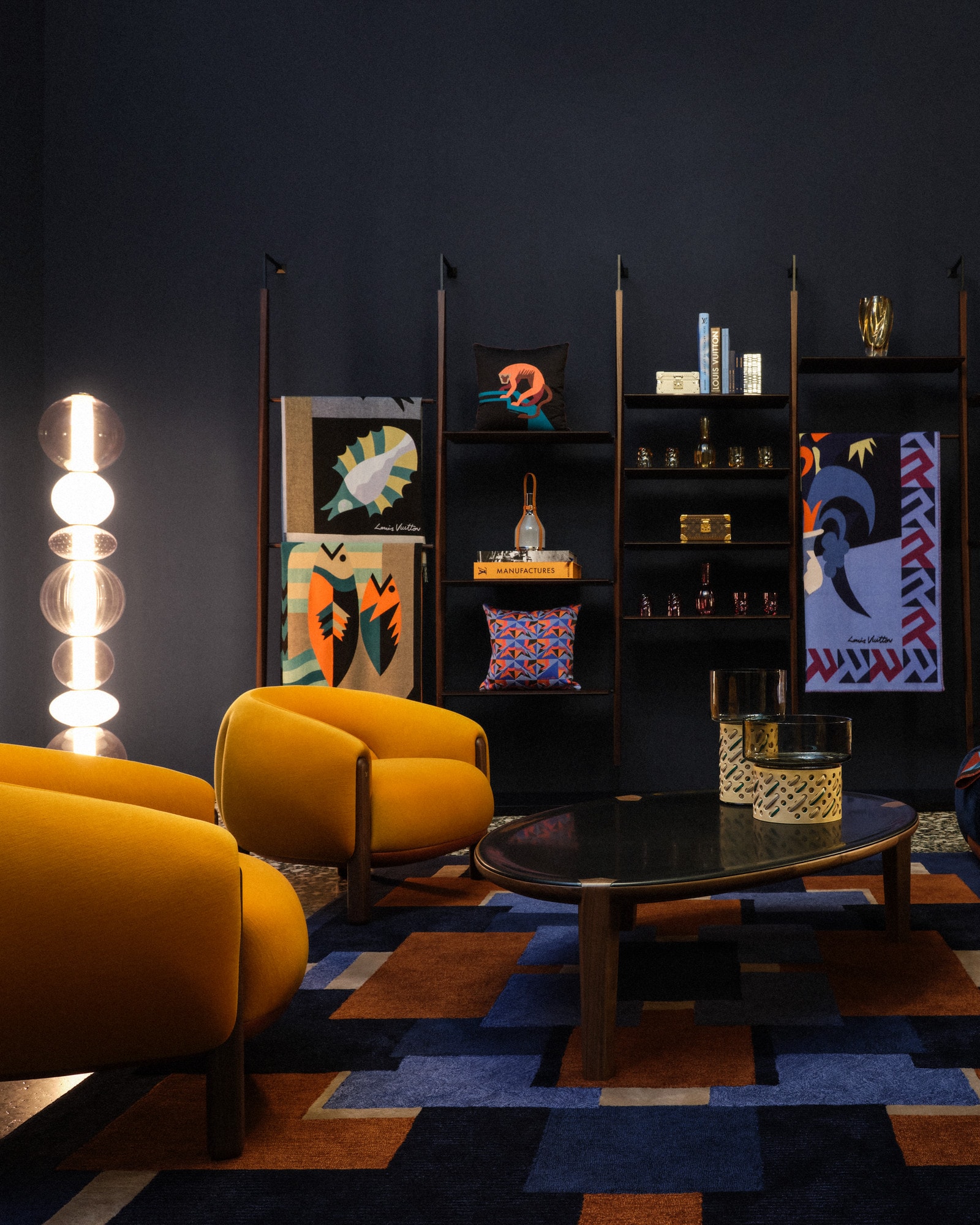 Кресла-томаты и столы из бумаги: хайлайты Недели дизайна в Милане 2026. Выбор BURO. (фото 16)