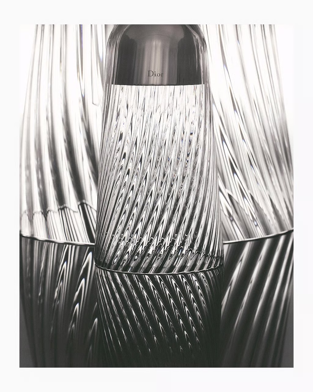 Кресла-томаты и столы из бумаги: хайлайты Недели дизайна в Милане 2026. Выбор BURO. (фото 25)