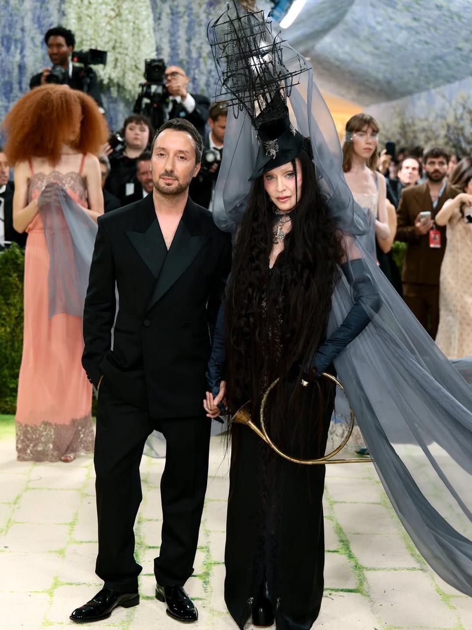 Николь Кидман в Chanel и Рианна в Maison Margiela: красная дорожка Met Gala 2026 (фото 7)