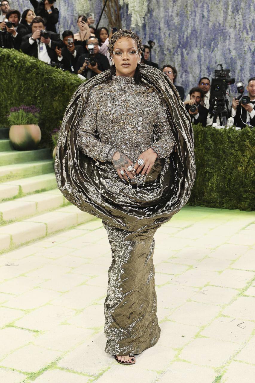 Николь Кидман в Chanel и Рианна в Maison Margiela: красная дорожка Met Gala 2026 (фото 10)