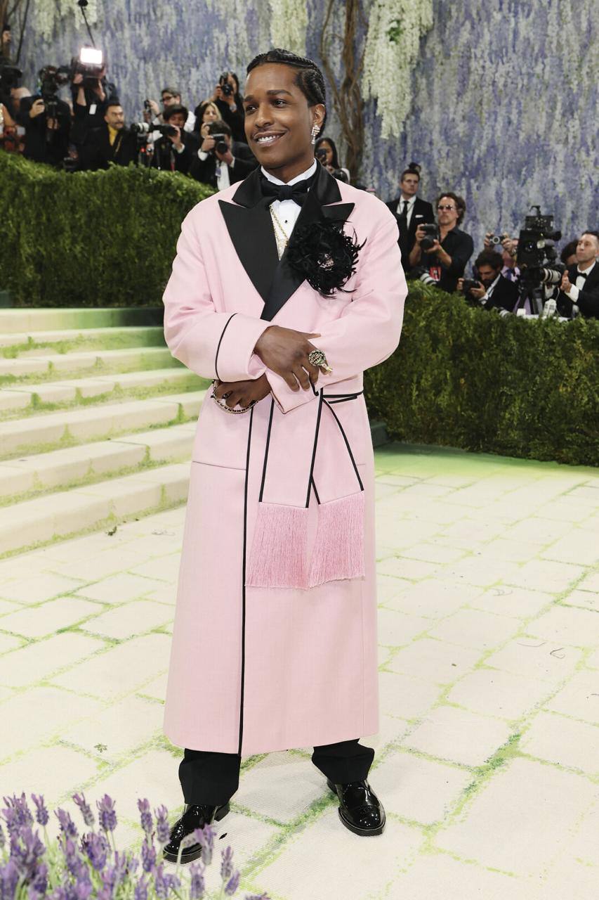 Николь Кидман в Chanel и Рианна в Maison Margiela: красная дорожка Met Gala 2026 (фото 11)