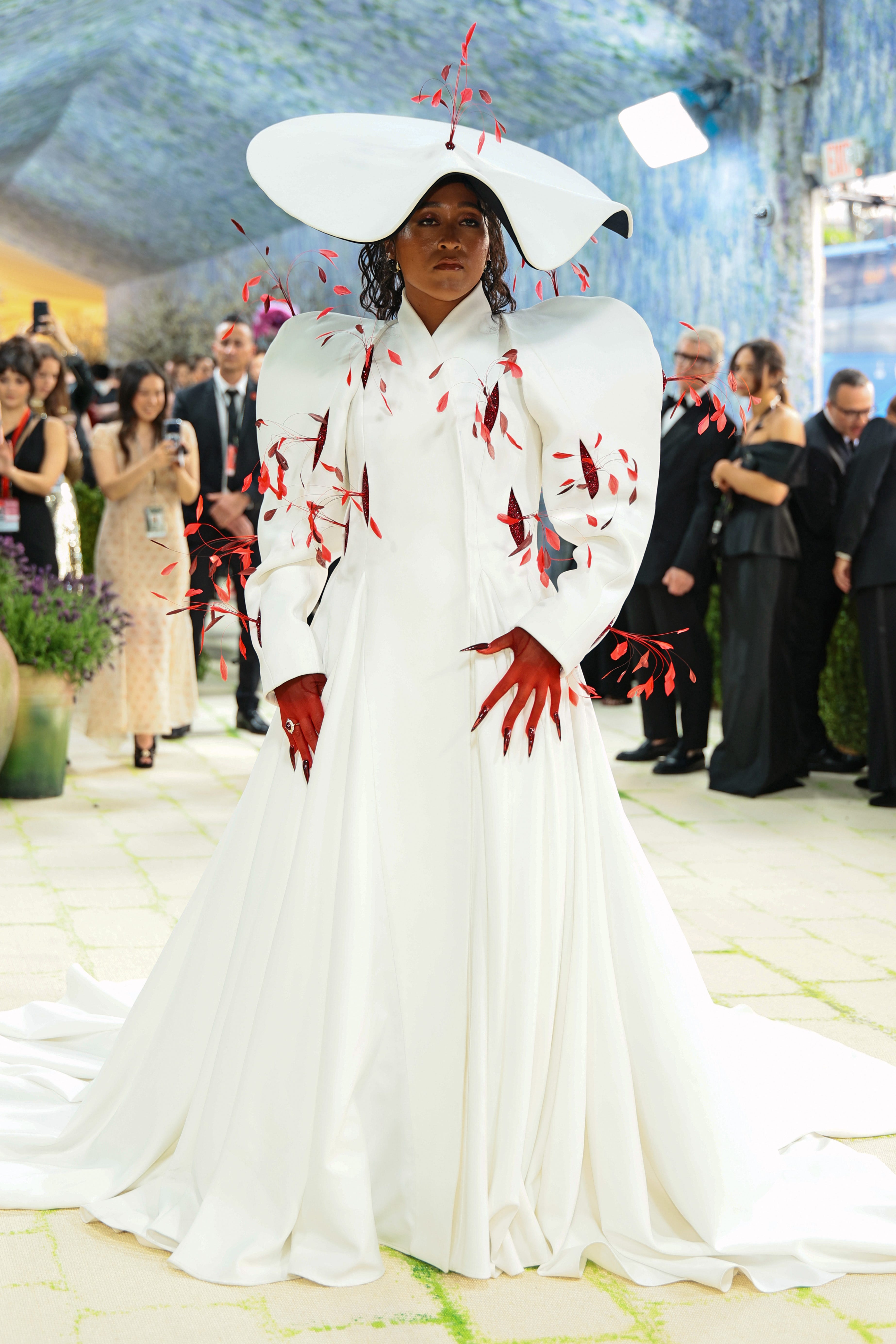 Николь Кидман в Chanel и Рианна в Maison Margiela: красная дорожка Met Gala 2026 (фото 13)