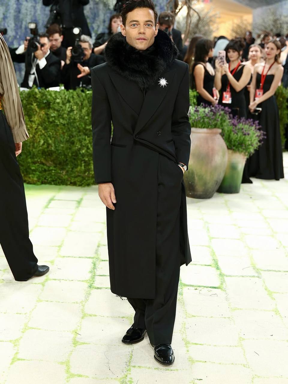 Николь Кидман в Chanel и Рианна в Maison Margiela: красная дорожка Met Gala 2026 (фото 26)