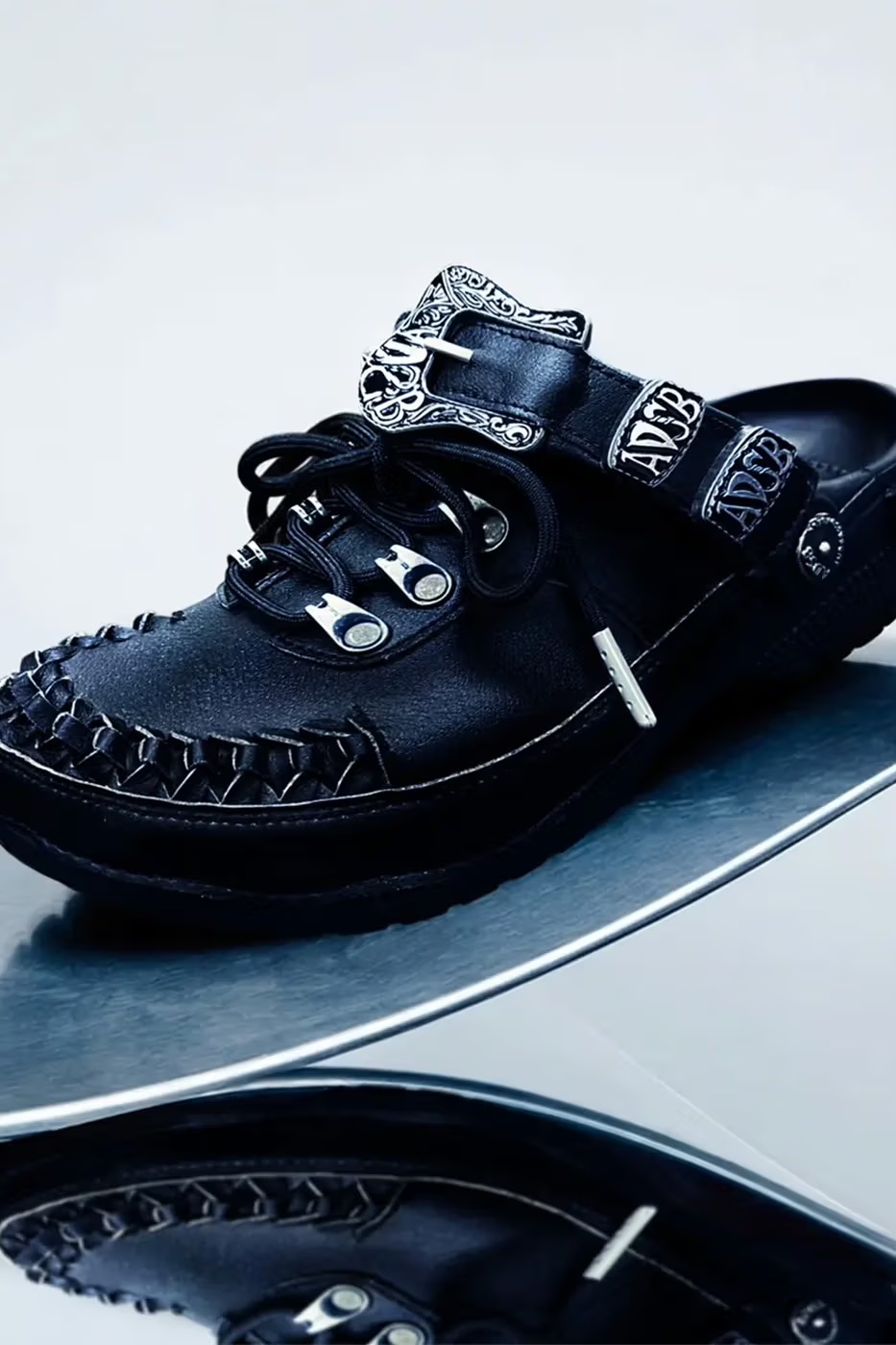 Crocs выпустил обувь, вдохновленную панк-эстетикой (фото 7)