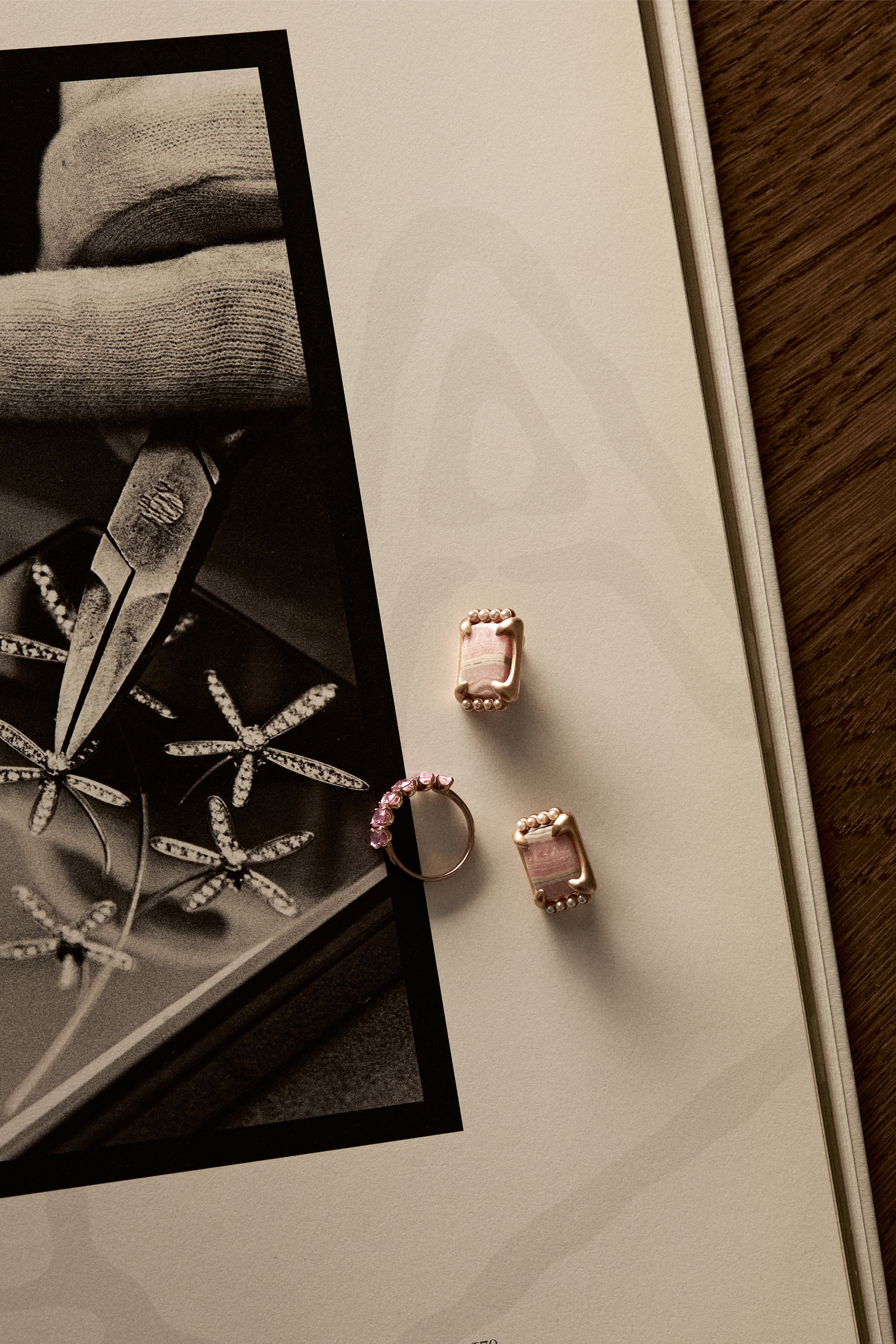 В арт-ателье Dzhanelli Jewellery проходит выставка работ женщин-ювелиров (фото 3)