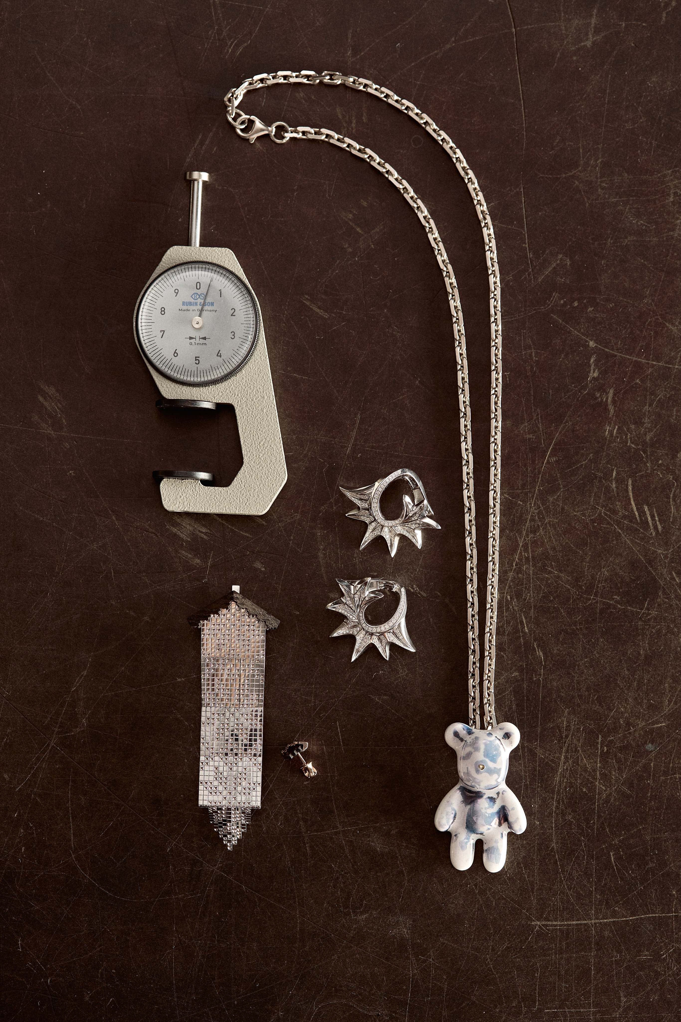 В арт-ателье Dzhanelli Jewellery проходит выставка работ женщин-ювелиров (фото 4)