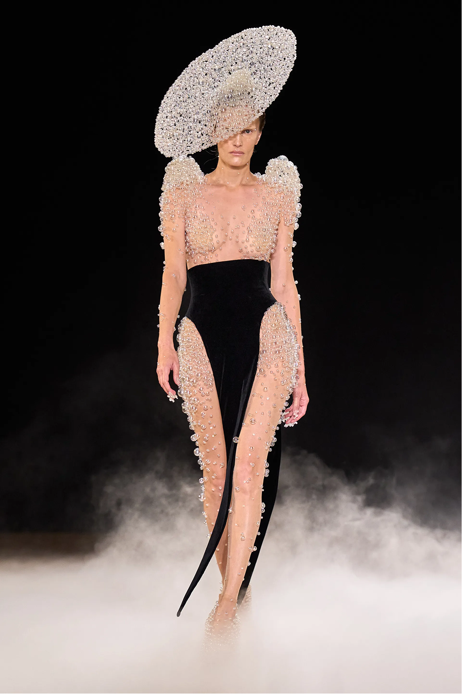Высокий полет. Самое (не) интересное с парижской недели моды Haute Couture осень-зима 2026 (фото 11)