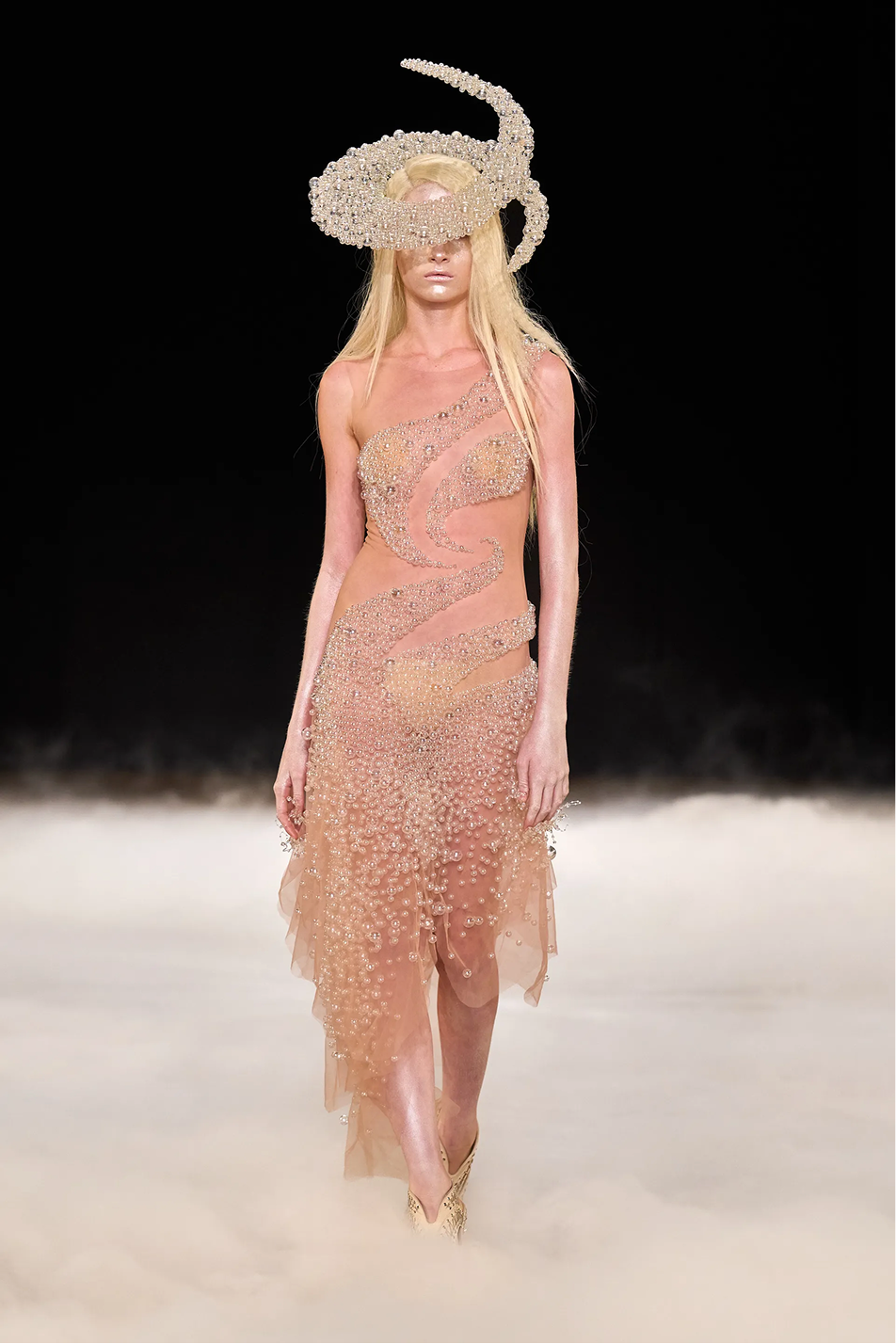 Высокий полет. Самое (не) интересное с парижской недели моды Haute Couture осень-зима 2026 (фото 12)