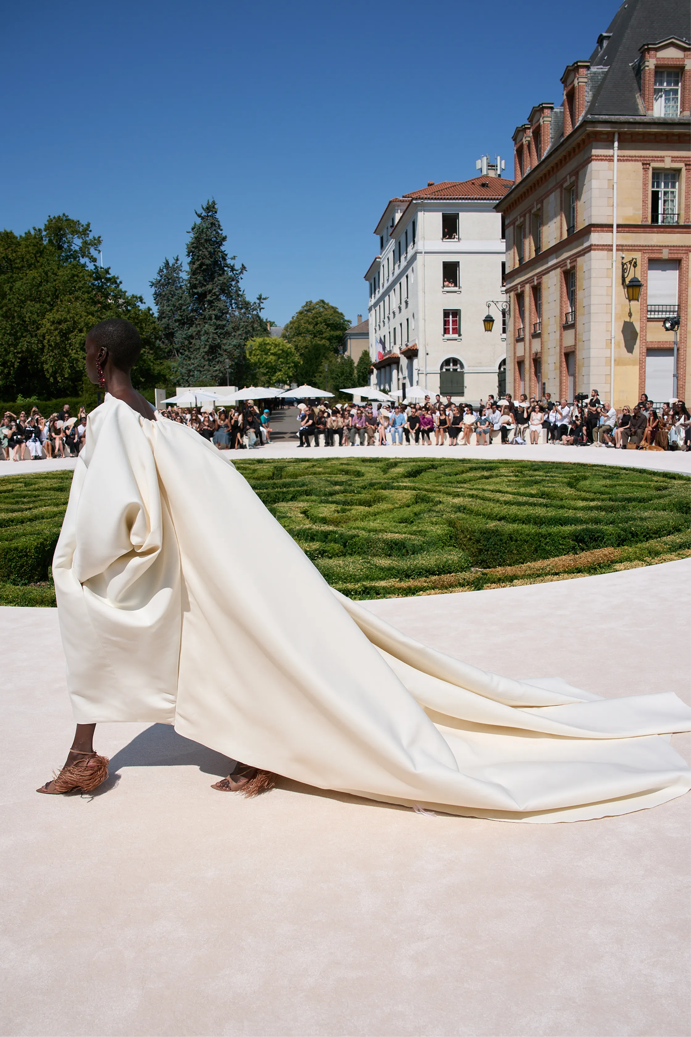 Высокий полет. Самое (не) интересное с парижской недели моды Haute Couture осень-зима 2026 (фото 51)