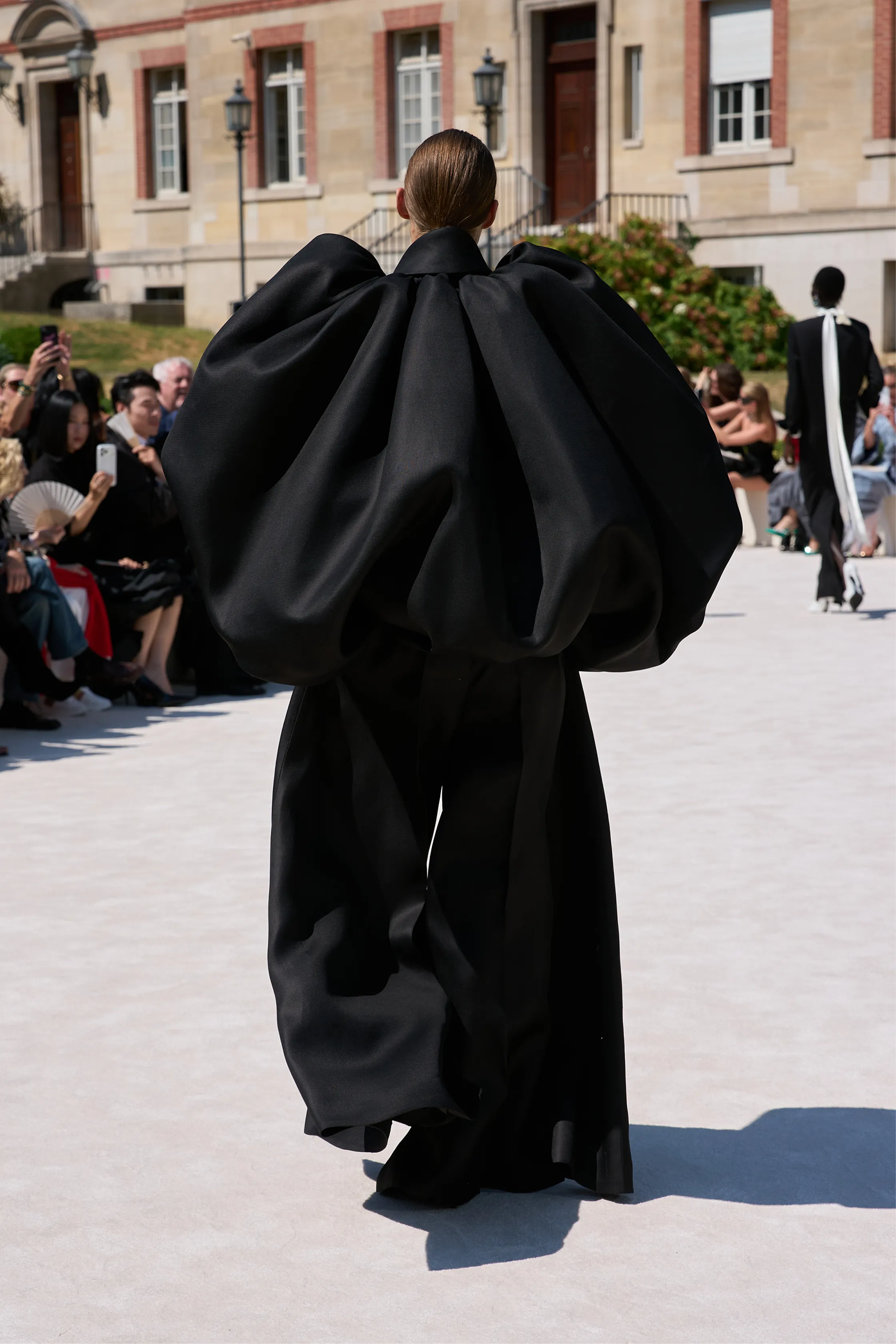 Высокий полет. Самое (не) интересное с парижской недели моды Haute Couture осень-зима 2026 (фото 56)