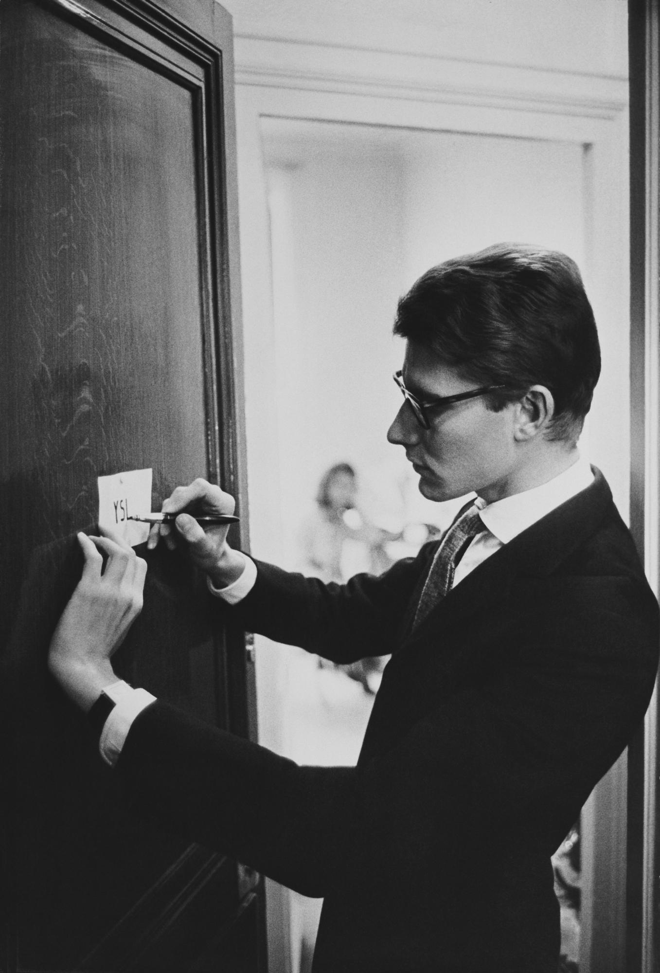 В чем сила, Ив? 60 лет смокингу YSL (фото 1)