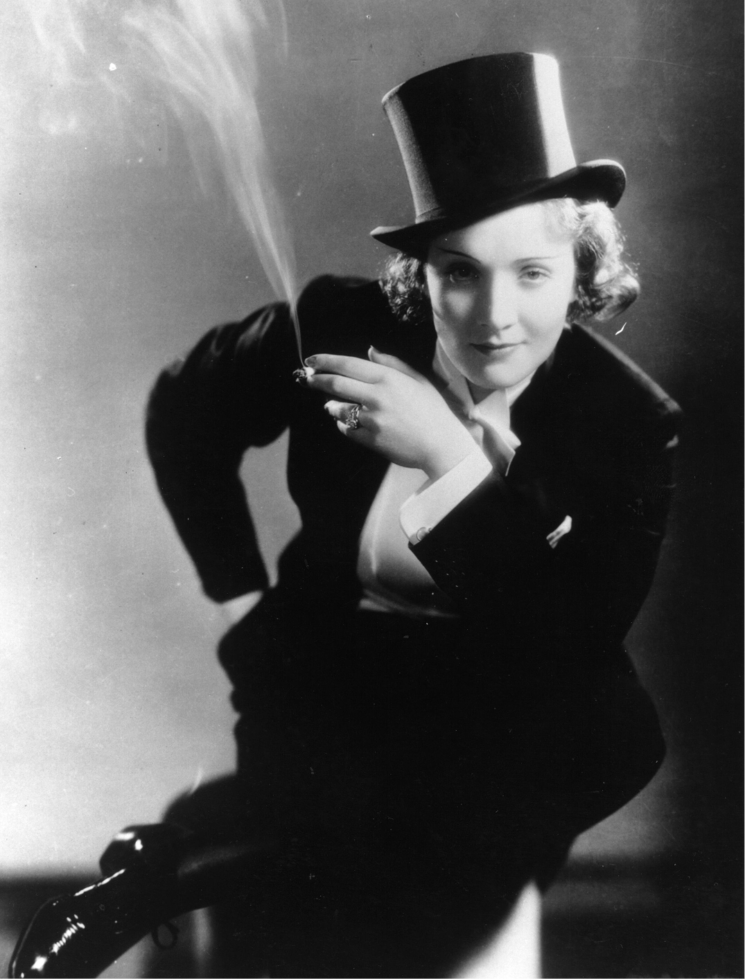 В чем сила, Ив? 60 лет смокингу YSL (фото 7)