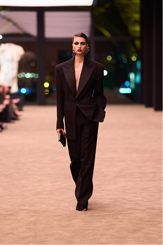 В чем сила, Ив? 60 лет смокингу YSL (фото 21)