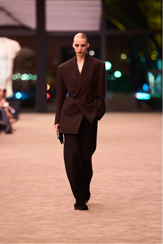 В чем сила, Ив? 60 лет смокингу YSL (фото 23)