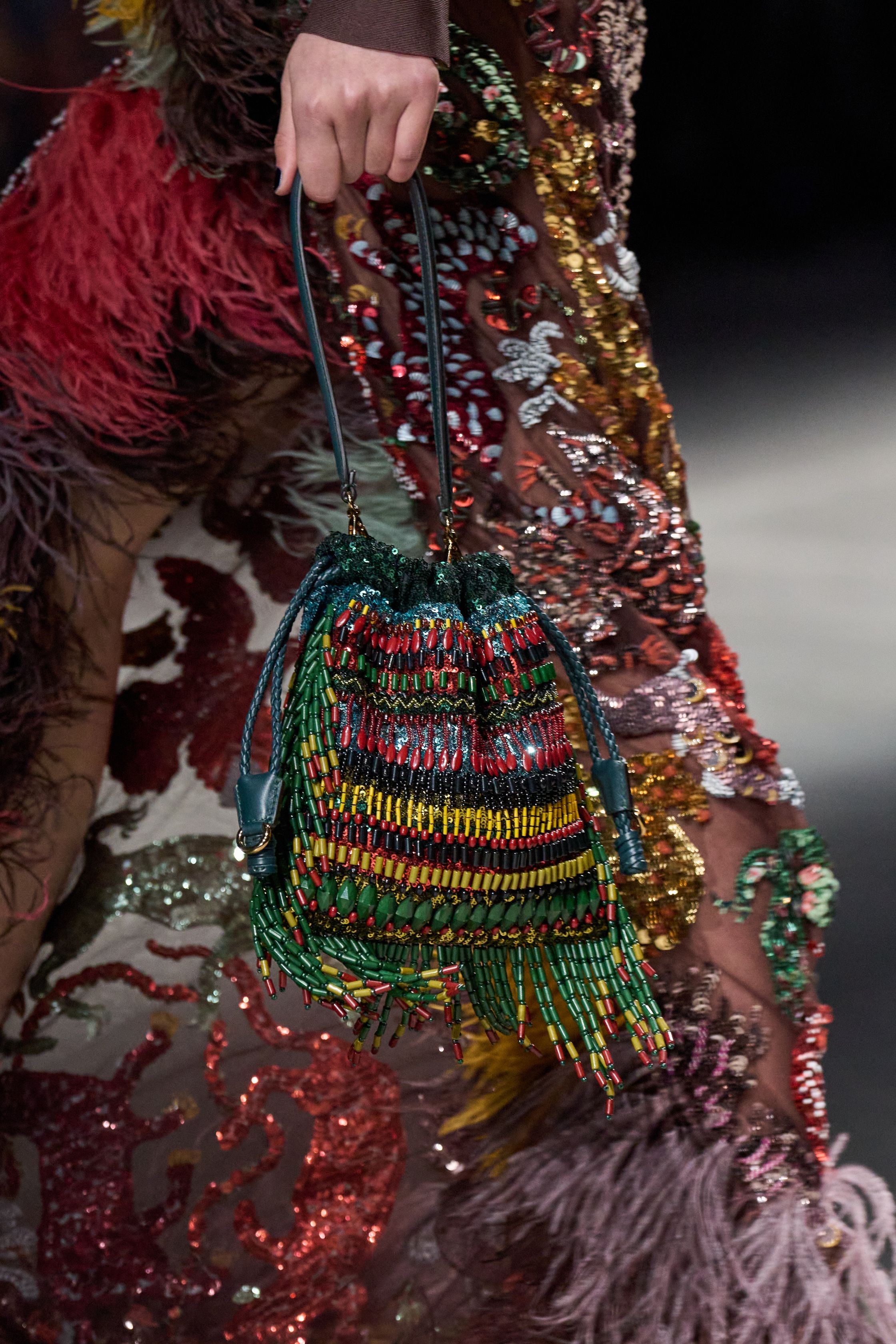 Какую обувь и сумки носить осенью и зимой 2026. Новое и (не)забытое старое (фото 69)