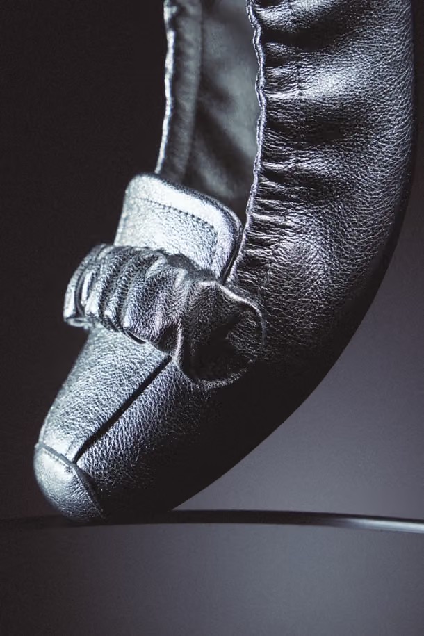 Repetto и Yohji Yamamoto выпустили балетки-лоферы (фото 2)