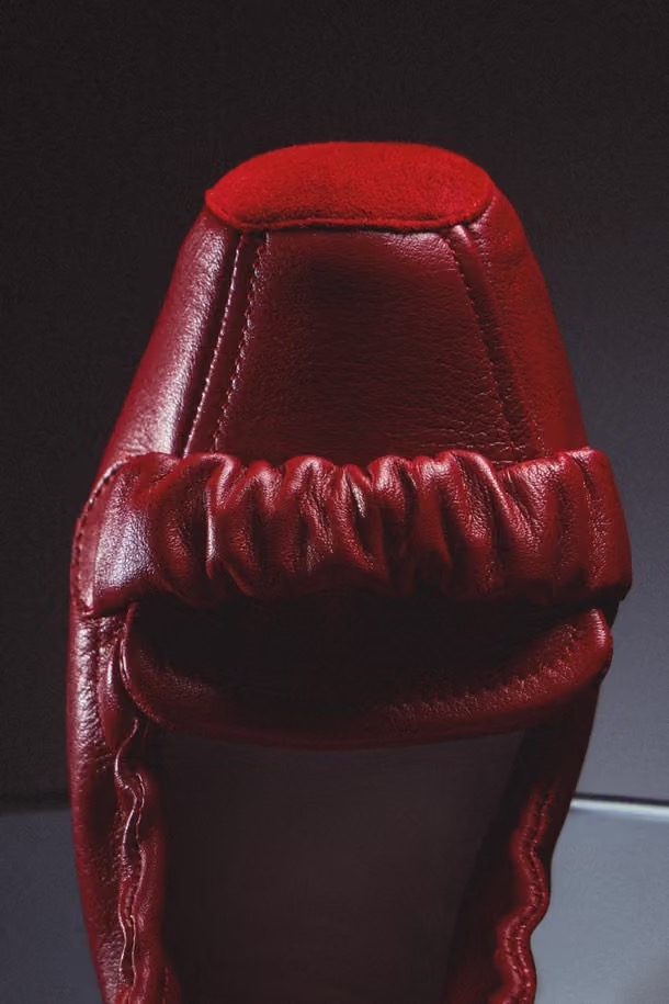 Repetto и Yohji Yamamoto выпустили балетки-лоферы (фото 3)