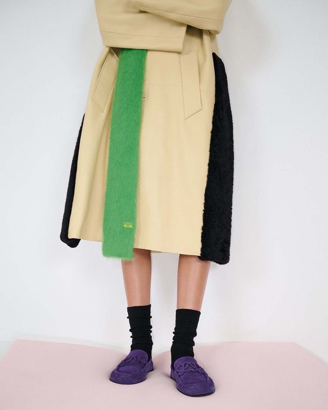 Loewe презентовал новую версию классических лоферов Double L Loafer (фото 6)