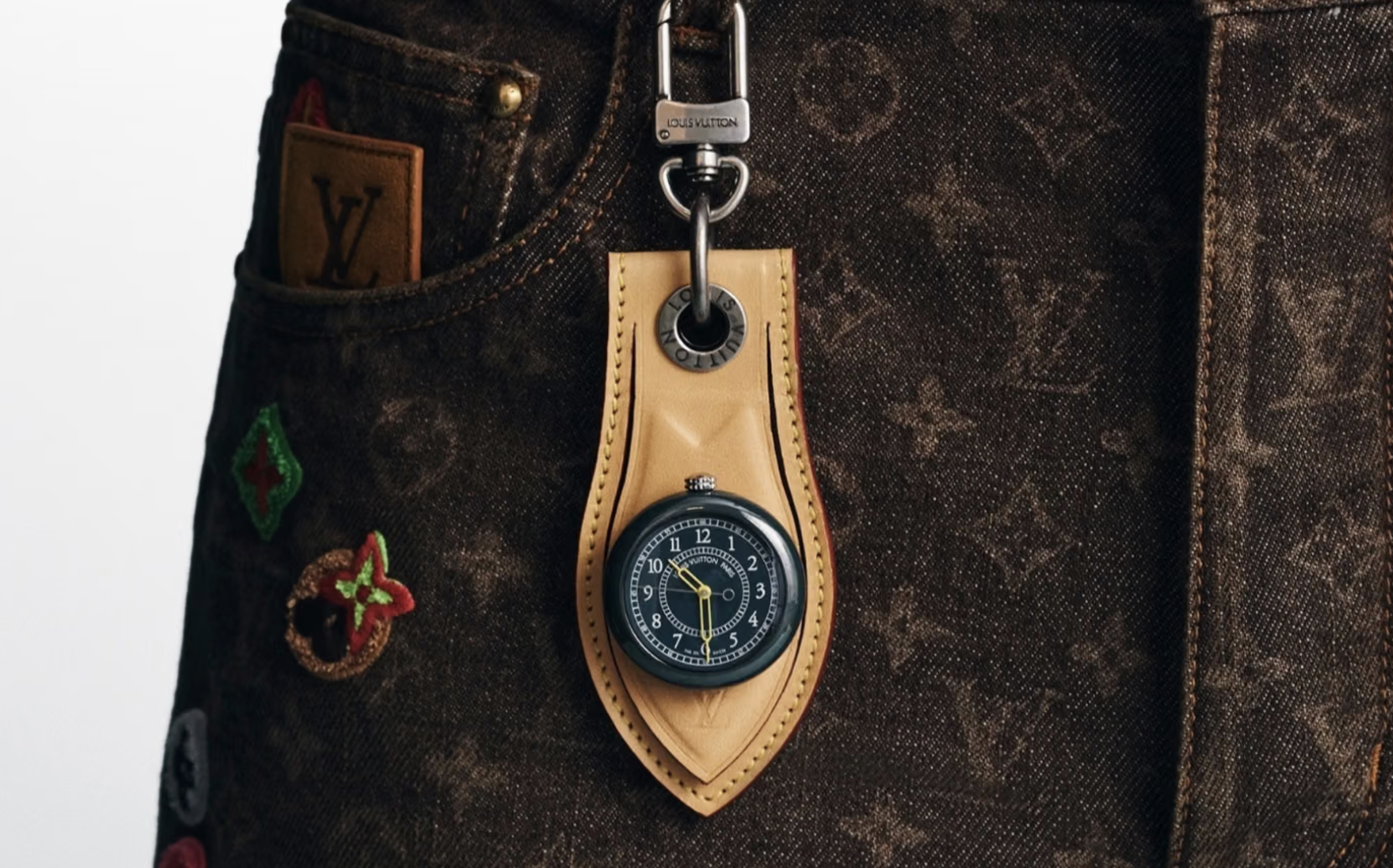 Louis Vuitton выпустил керамические часы Monterey в черном и зеленом цветах (фото 1)