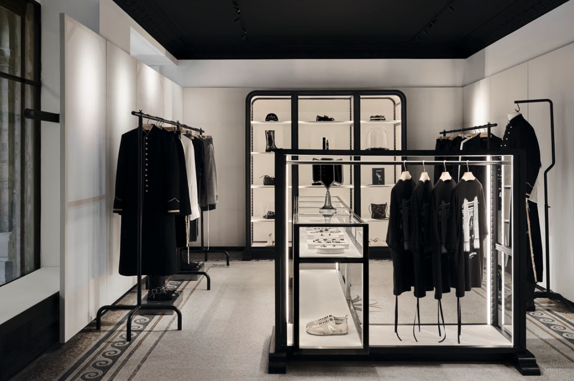 Ann Demeulemeester открыл бутик в парижском дворце (фото 2)