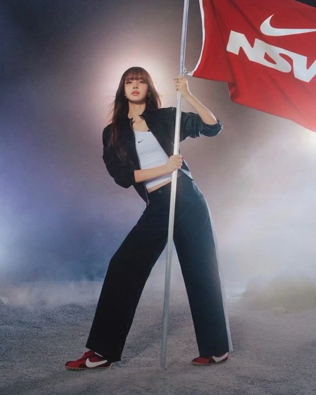 Лиса из Blackpink стала лицом кампании Nike Moon Shoe (фото 3)