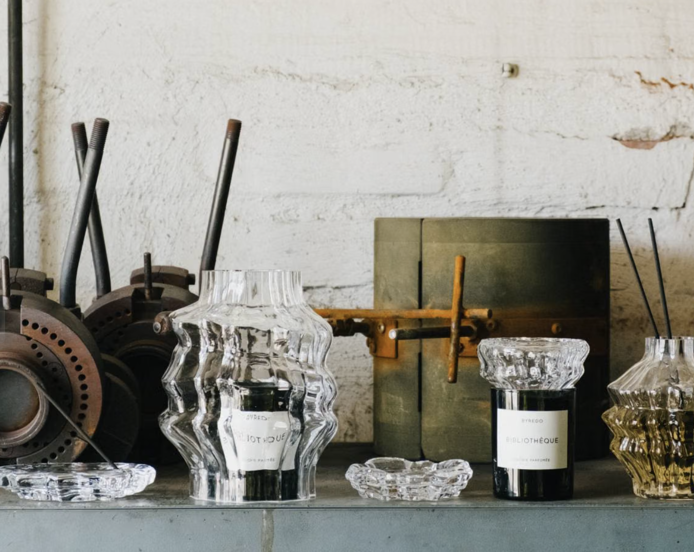 Byredo и Iittala выпустили коллекцию стеклянных предметов для свечей и ароматов (фото 1)