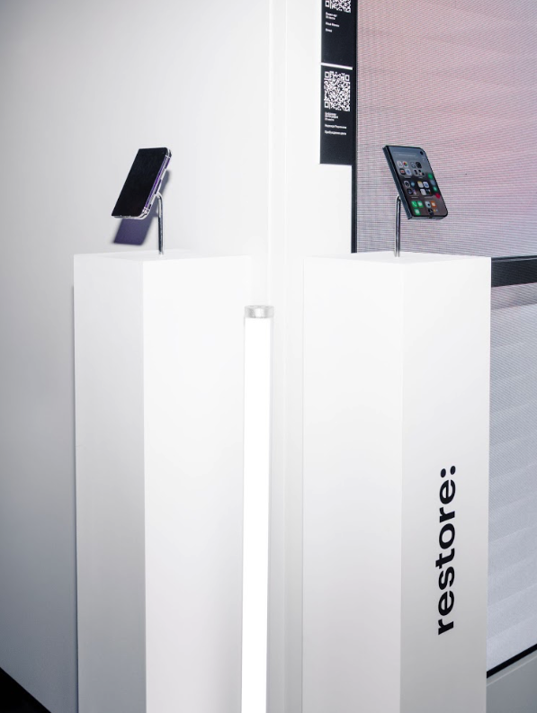 Restore: показал складной iPhone Duo на презентации в Москве (фото 2)