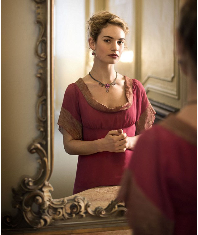 "Война и мир": новые кадры с Лили Джеймс и Джиллиан Андерсон (фото 1)