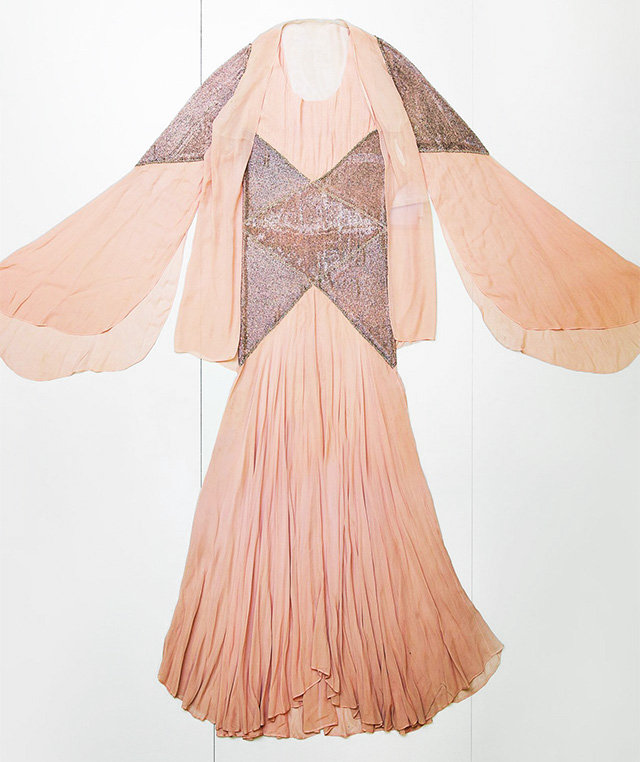 Вечерний наряд Alcmène из розового шелкового крепа, вышитый кристаллами Swarovski, 1929 Что сделало Жанну Ланвен великой (фото 5)