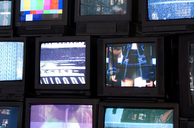 Телевизионная стена в нью-йоркском бутике Alexander Wang (фото 1)