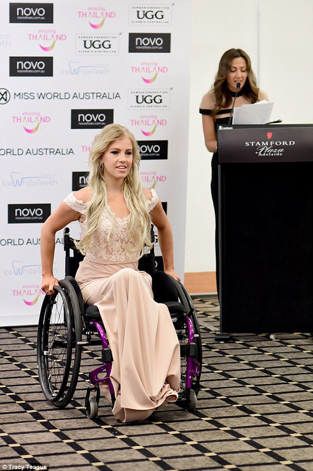 Девушка в инвалидном кресле приняла участие в конкурсе «Мисс мира» (фото 1)