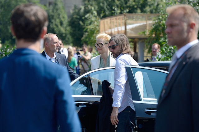 Тильда Суинтон на показах в рамках недели моды в Берлине (фото 2)